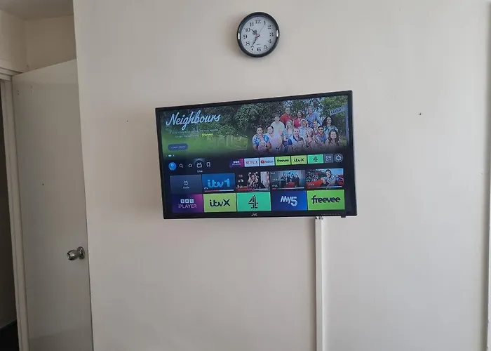 Ascot Apartments - Families & Couples